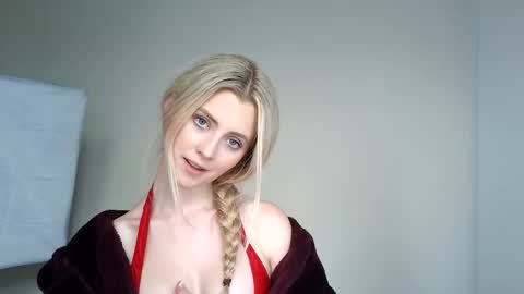 Snapshot of lottielouclarke chatting on May 14, 12:45 pm Lottie Lou online show from May 14, 12:45 pm