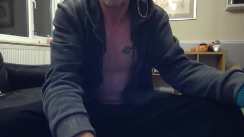 Snapshot of lottiestoy chatting on November 2, 12:24 am mrsesssex online show from November 2, 12:24 am