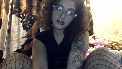 Snapshot of lotusflwr1 chatting on October 4, 4:10 am lotus online show from October 4, 4:10 am