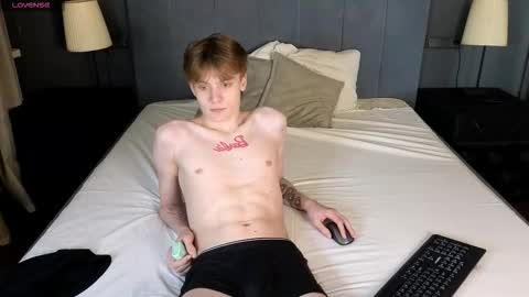 louie_evans online show from December 22, 10:29 pm