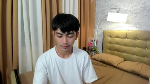Snapshot of louieismy_name chatting on April 5, 2:31 am ignot ursh online show from April 5, 2:31 am
