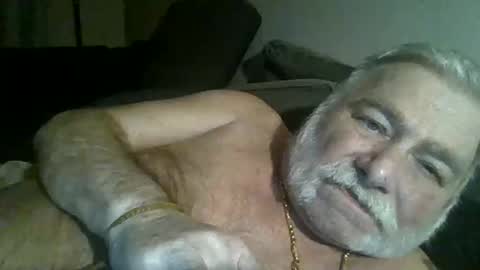 Snapshot of louis_chokdee chatting on January 5, 6:56 pm louis_chokdee online show from January 5, 6:56 pm