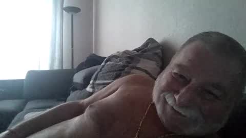 Snapshot of louis_chokdee chatting on February 9, 3:45 pm louis_chokdee online show from February 9, 3:45 pm