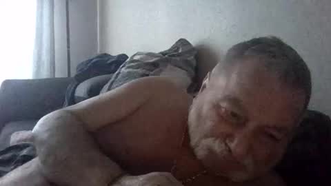 Snapshot of louis_chokdee chatting on February 17, 4:15 pm louis_chokdee online show from February 17, 4:15 pm