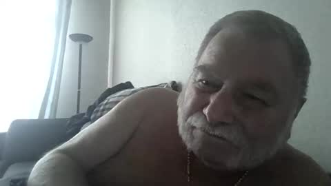 Snapshot of louis_chokdee chatting on March 5, 4:24 pm louis_chokdee online show from March 5, 4:24 pm