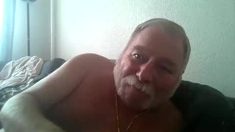 Snapshot of louis_chokdee chatting on September 22, 3:03 pm louis_chokdee online show from September 22, 3:03 pm