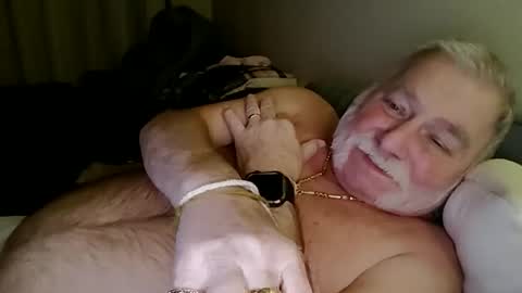 Snapshot of louis_chokdee chatting on December 3, 6:28 pm louis_chokdee online show from December 3, 6:28 pm