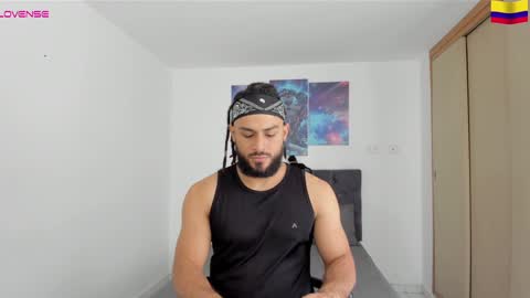 louis_marley_ online show from December 23, 6:48 pm