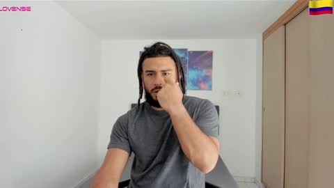 louis_marley_ online show from December 29, 2:42 pm