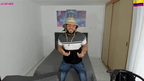 louis_marley_ online show from December 30, 10:01 pm