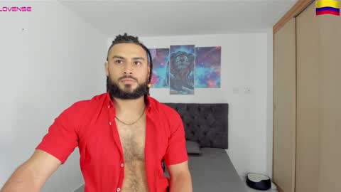 louis_marley_ online show from December 31, 9:06 pm