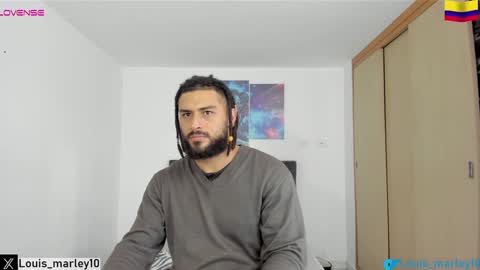 louis_marley_ online show from January 6, 8:39 pm