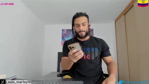 louis_marley_ online show from February 18, 8:47 pm