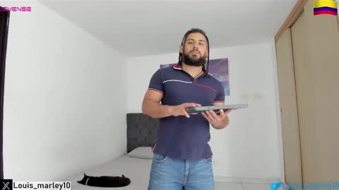 louis_marley_ online show from September 15, 4:29 pm