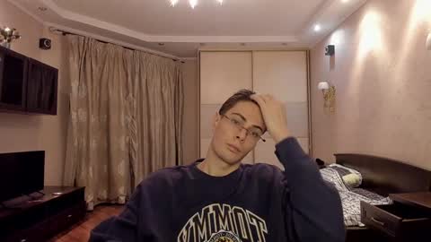 Snapshot of louis_preston chatting on December 15, 4:04 pm Mark online show from December 15, 4:04 pm