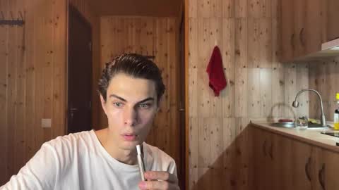 Snapshot of louis_preston chatting on October 17, 2:15 am Mark online show from October 17, 2:15 am