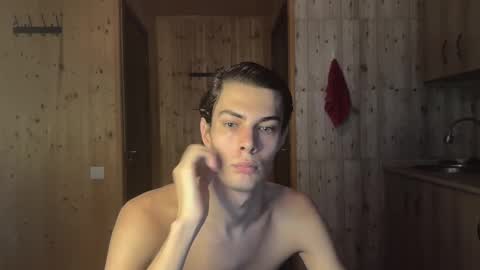 Snapshot of louis_preston chatting on October 28, 4:27 am Mark online show from October 28, 4:27 am