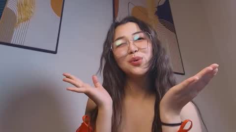 Snapshot of louisakim_ chatting on May 27, 7:11 pm Kim online show from May 27, 7:11 pm