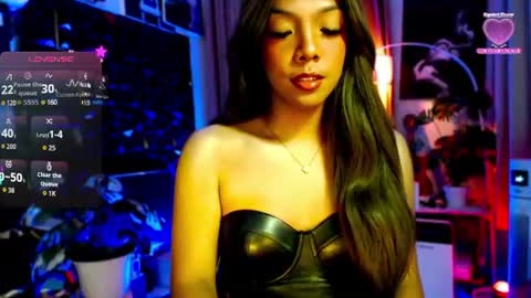 Snapshot of louisassy chatting on June 22, 2:57 am Louisa online show from June 22, 2:57 am