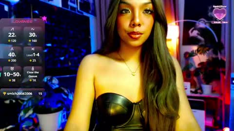 Snapshot of louisassy chatting on June 22, 3:25 am Louisa online show from June 22, 3:25 am