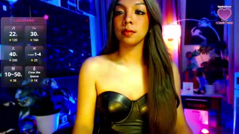 Snapshot of louisassy chatting on June 23, 3:15 am Louisa online show from June 23, 3:15 am
