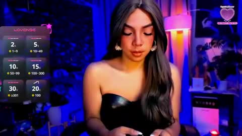 Snapshot of louisassy chatting on June 27, 2:49 am Louisa online show from June 27, 2:49 am