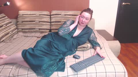 Snapshot of louise_lovee chatting on December 15, 12:17 pm Louise Love online show from December 15, 12:17 pm