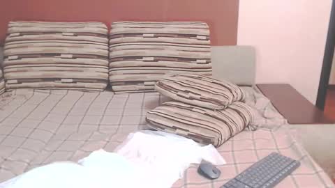 Snapshot of louise_lovee chatting on February 26, 3:41 pm Louise Love online show from February 26, 3:41 pm