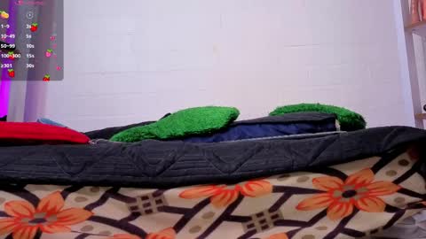 Snapshot of louise_nails chatting on May 25, 3:51 pm LouIse online show from May 25, 3:51 pm