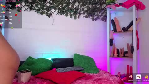Snapshot of louise_nails chatting on May 26, 1:29 pm LouIse online show from May 26, 1:29 pm