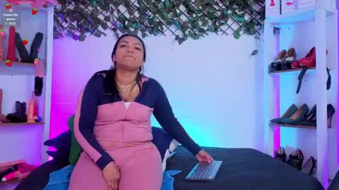 Snapshot of louise_nails chatting on June 3, 4:23 pm LouIse online show from June 3, 4:23 pm