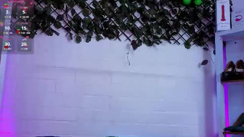 Snapshot of louise_nails chatting on June 12, 4:50 pm LouIse online show from June 12, 4:50 pm