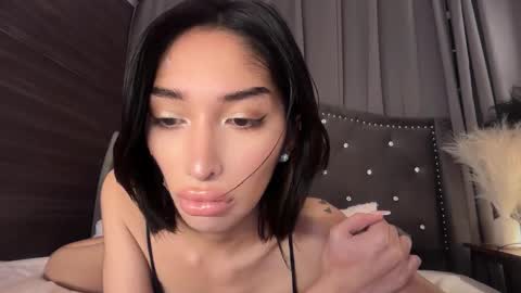 Snapshot of louiseelizabeth chatting on December 5, 5:42 pm samantha online show from December 5, 5:42 pm