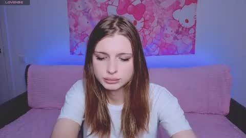 Snapshot of louisekane chatting on June 20, 9:34 am LouiseKane online show from June 20, 9:34 am