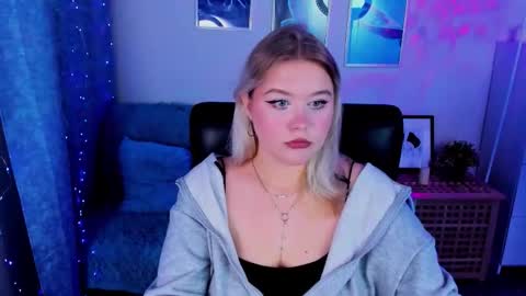 Snapshot of louisemous chatting on October 20, 3:23 pm Loise online show from October 20, 3:23 pm