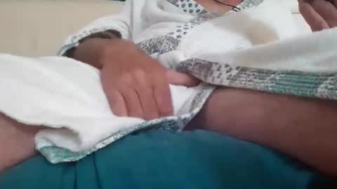 Snapshot of loulou_boss chatting on October 7, 7:27 am loulou_boss online show from October 7, 7:27 am