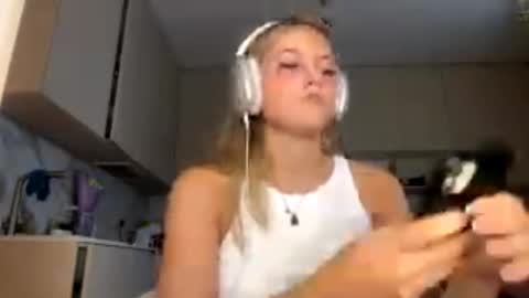 Eliza online show from February 25, 12:26 pm