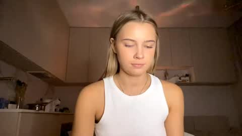 Eliza online show from April 23, 6:43 pm