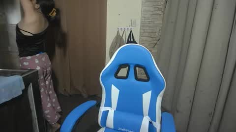 Snapshot of lovable_christine chatting on October 21, 1:06 am lovable_christine online show from October 21, 1:06 am