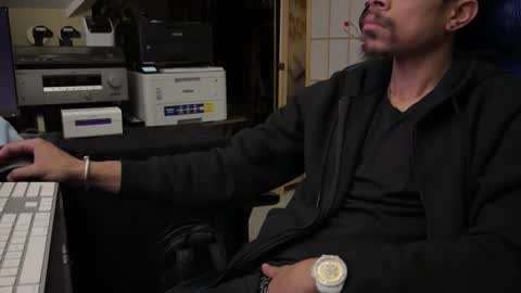 Snapshot of love4heelz chatting on March 17, 7:01 am Prynce online show from March 17, 7:01 am