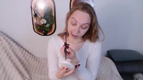 Snapshot of love_bella_ chatting on May 7, 12:49 am love bella online show from May 7, 12:49 am