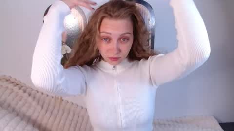 Snapshot of love_bella_ chatting on May 11, 12:27 am love bella online show from May 11, 12:27 am