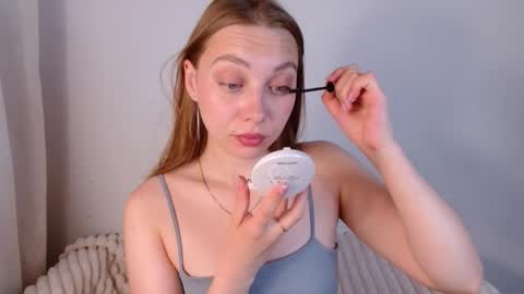 Snapshot of love_bella_ chatting on June 2, 12:01 am love bella online show from June 2, 12:01 am