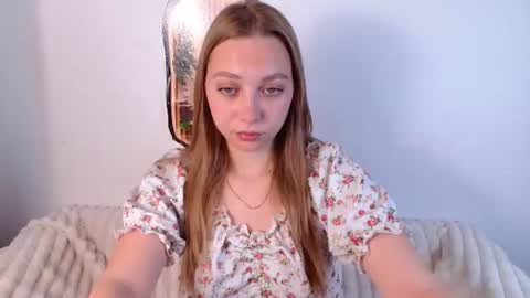 Snapshot of love_bella_ chatting on June 15, 12:02 am love bella online show from June 15, 12:02 am