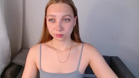 Snapshot of love_bella_ chatting on June 16, 12:02 am love bella online show from June 16, 12:02 am