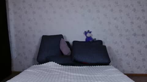 love bella  online show from June 25, 12:21 am