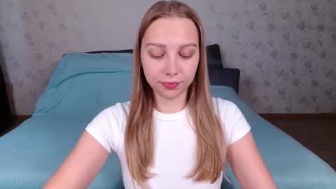 love bella  online show from July 24, 12:30 am