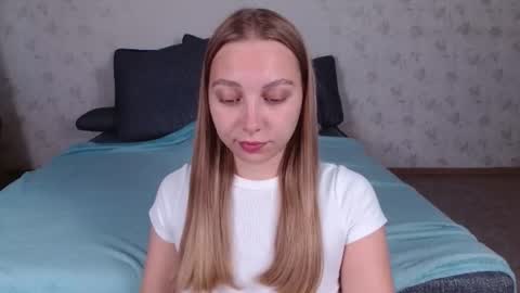 love bella  online show from August 3, 12:09 am