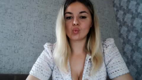Snapshot of love_dom_meg chatting on July 28, 2:13 pm Megane online show from July 28, 2:13 pm