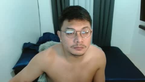 Snapshot of love_hottieh chatting on October 13, 2:33 am love_hottieh online show from October 13, 2:33 am